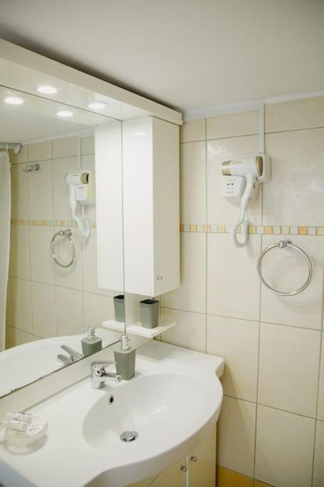 Yard- Family Retreat Apartment Corinth Luaran gambar